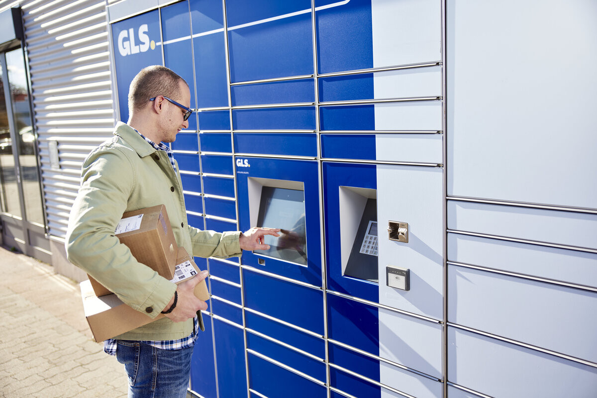 Diszkrét csomagautomata átvétel